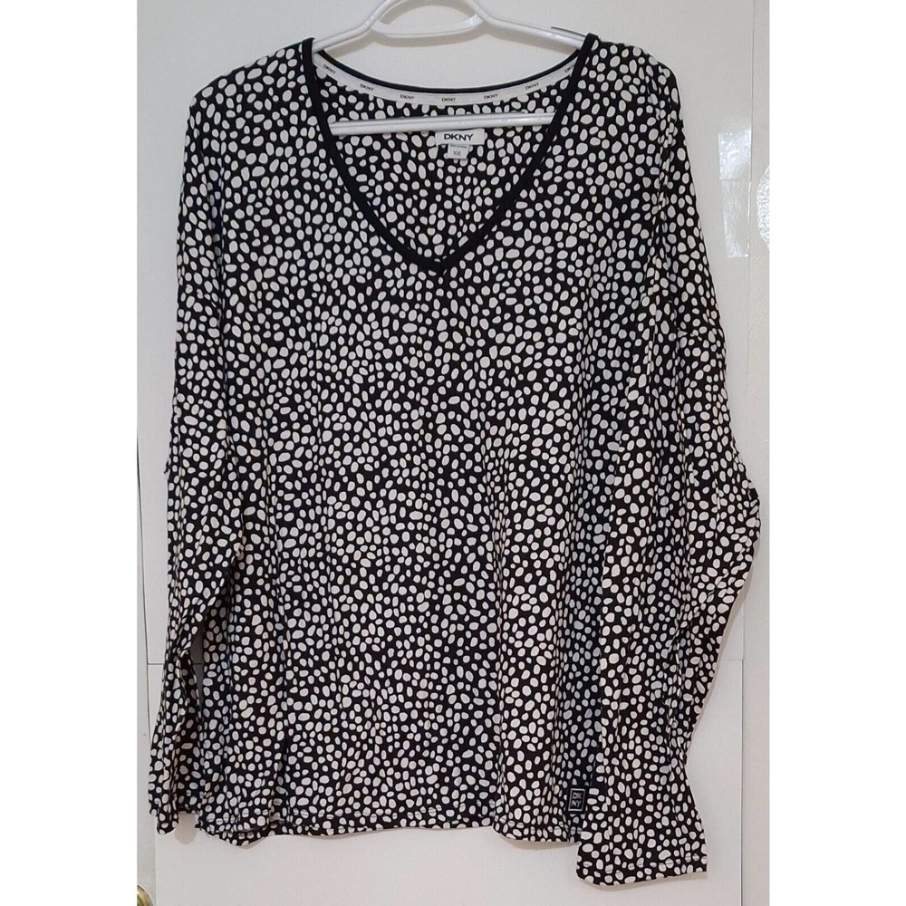 DKNY Women's 2-Piece Lightweight Soft Sleep top w/ Eye Mask